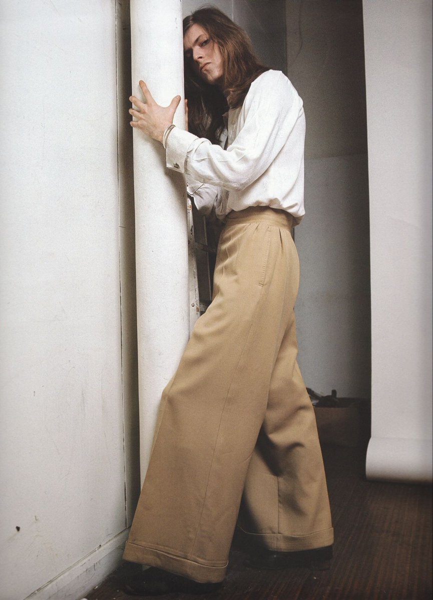 Claudestar2012's tweet photo. #DavidBowie - 1971 - by Brian Ward. https://t.co/3ouBX9jNCv