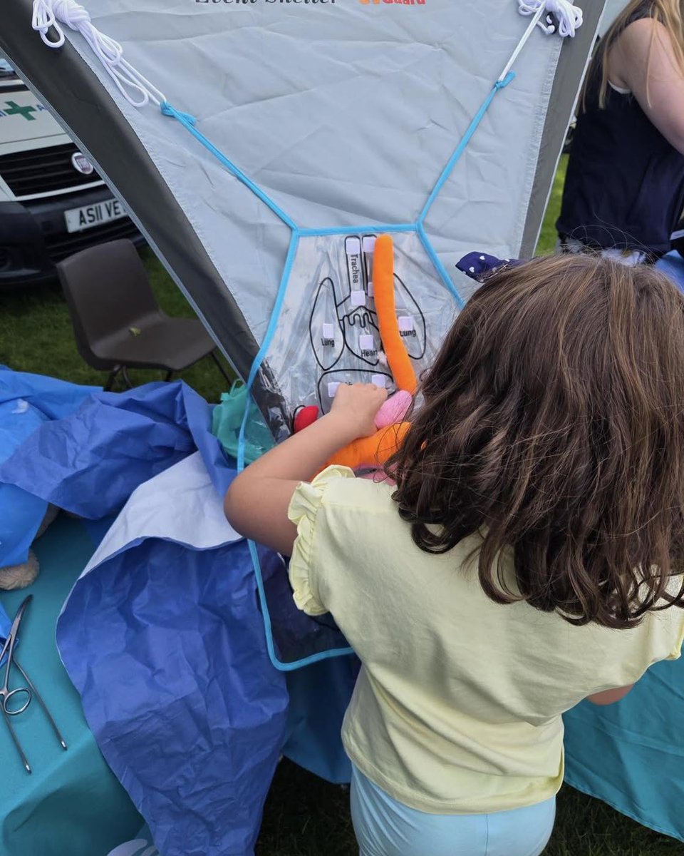 KizzyEastep7's tweet photo. We were busy over the weekend as the community vets at Glistenbury Festival in Glusburn, supporting Sue Ryder. The children did brilliantly engaging with our Operation Dog, while our canine guests enjoyed treats and refreshments at the dog bar. https://t.co/9kdDZvYgGf