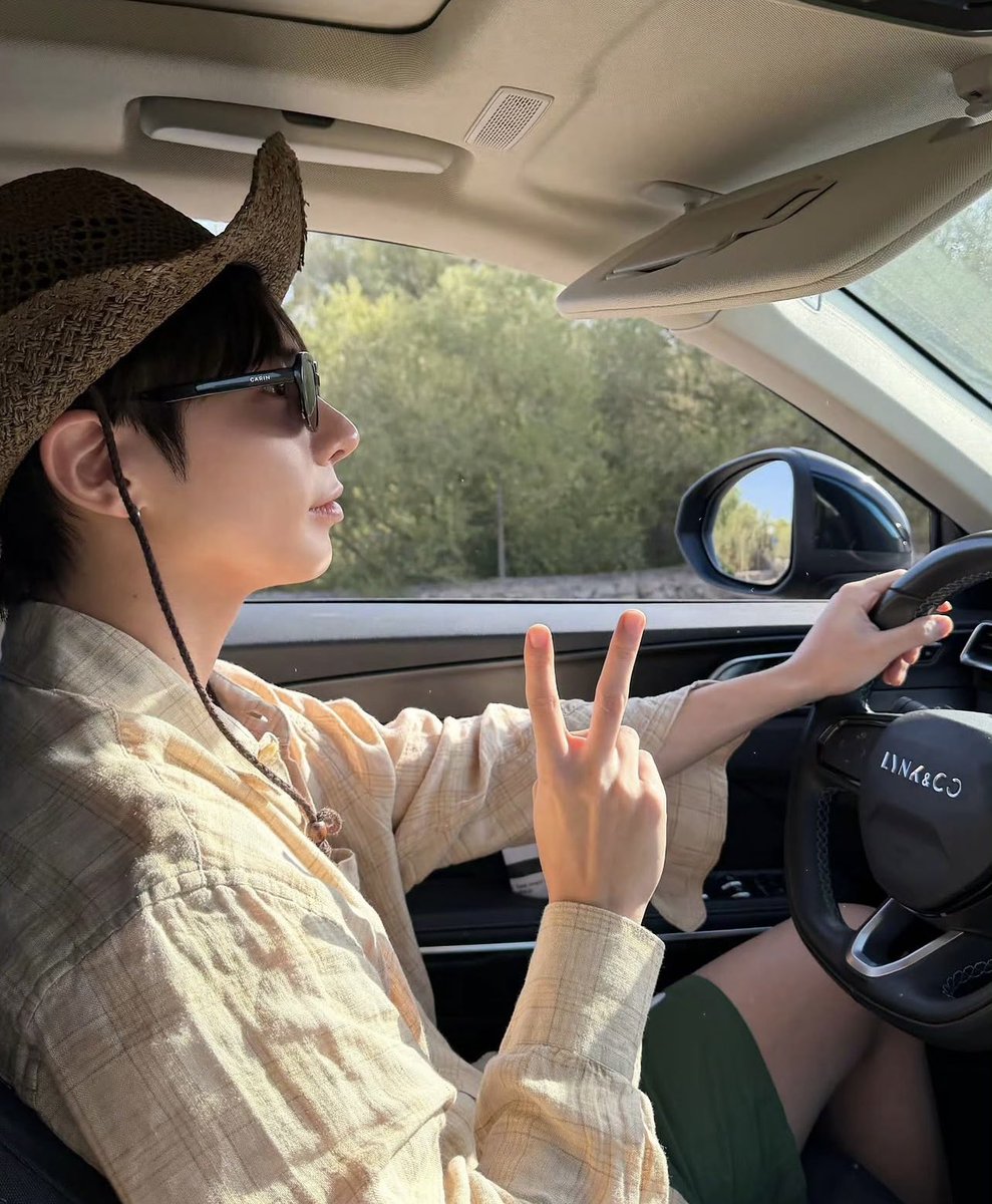 sawanime's tweet photo. 運転するなんて聞いてませんけど？はぁ~~~カッコよすぎて無理なんですけど~~~ https://t.co/82lVk5Ho19
