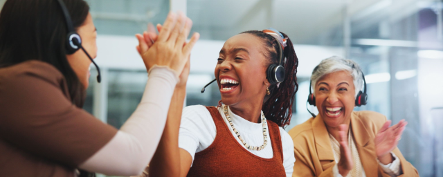 FmBaum's tweet photo. Customer Service Week is Oct. 5–9 📅 Looking for ways to recognize your customer-facing teams? This guide shares practical, low-cost ideas that work for onsite, hybrid and remote workplaces: https://t.co/DT8SPtVX6Z https://t.co/9pmN4HT1VX