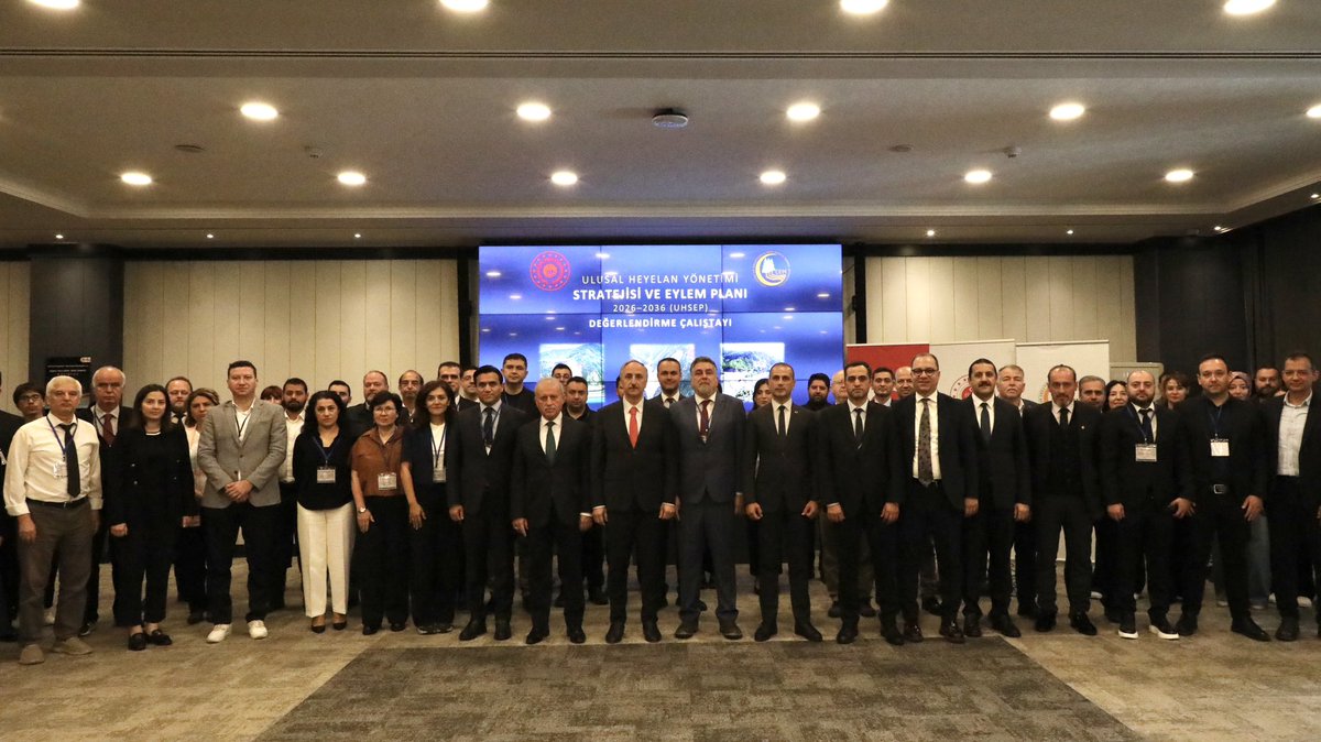 cemgovtr's tweet photo. 📍 Ulusal Heyelan Yönetimi Stratejisi ve Eylem Planı (UHSEP) Değerlendirme Çalıştayı Ankara’da gerçekleştirildi.

🌍 2026–2036 dönemini kapsayan UHSEP taslağı; ilgili kamu kurumlarının temsilcileri ve akademisyenlerin katılımıyla değerlendirildi.

🤝 Çalıştayda; heyelan risklerinin azaltılması, veri paylaşımı, kurumlar arası koordinasyon, izleme ve uygulama süreçlerine yönelik görüş ve öneriler ele alındı.

🔗Haberin devamı: https://t.co/71neSC8XKm