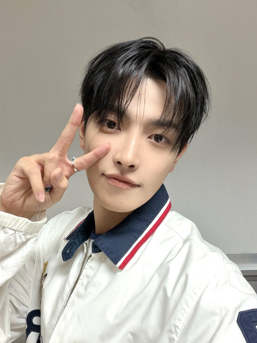 ATEEZofficial's tweet photo. [📷] TODAY ATEEZ

오랜만에 돌아온 쭝디와 함께한 오늘💫
에이티니 모두들 쭝디 목소리와 함께 좋은 꿈 꾸기😴

#TODAY_ATEEZ #ATEEZ #에이티즈
#HONGJOONG #홍중 https://t.co/UpMOcaI3S6