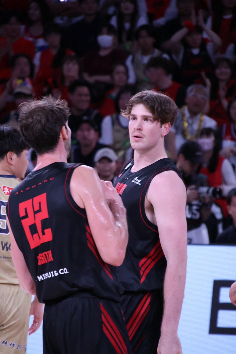 10mochi0521's tweet photo. ライアン先生のお話をよく聞く大型犬🐶
#アルバルク東京 
#ラクラン・オルブリッチ https://t.co/1ZI6KeC3OF