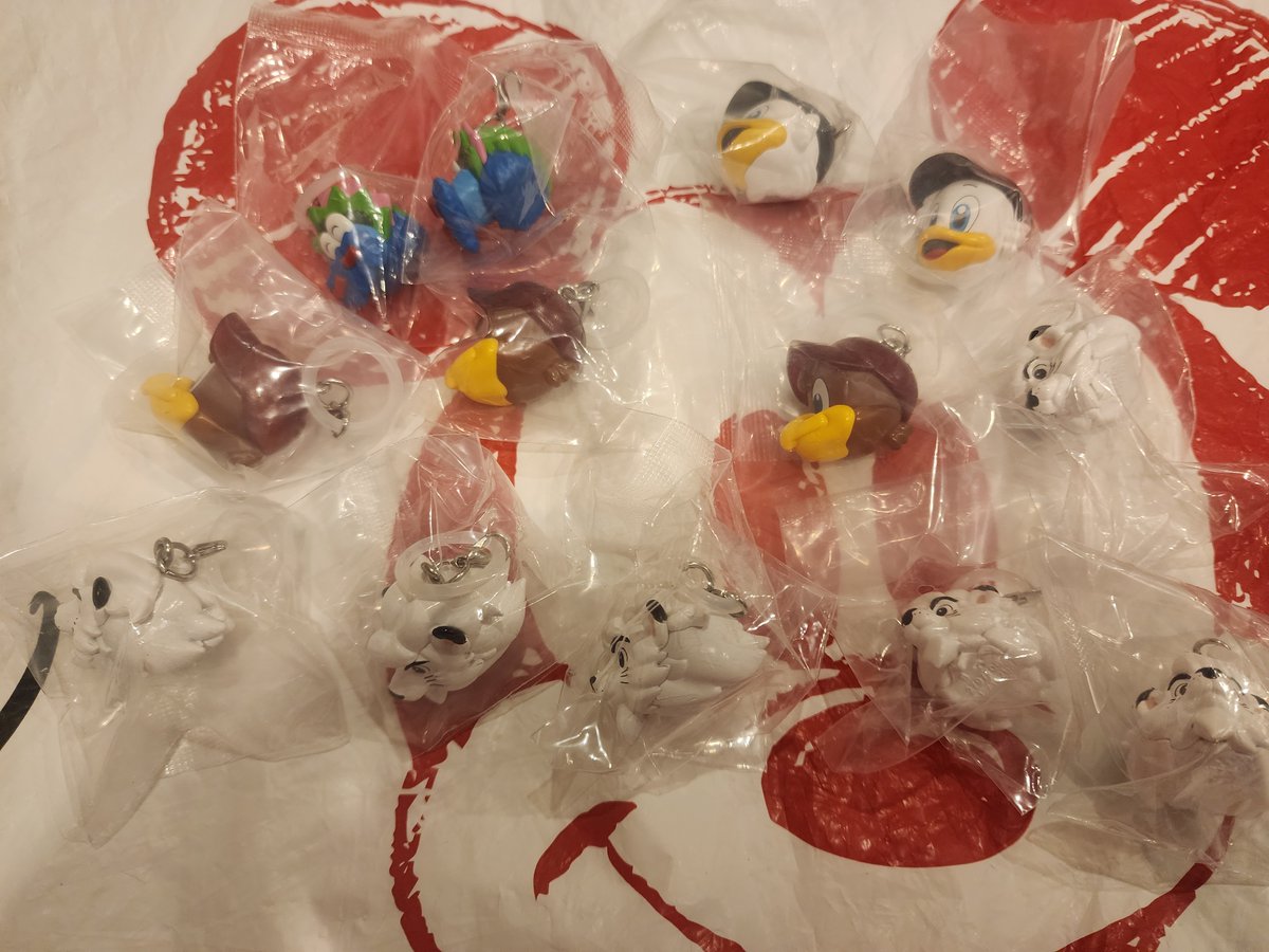 kiki__gacha's tweet photo. プロ野球マスコット めじるしアクセサリー

【譲】
スラィリー　×2　マーくん　×2
クラッチ　×3　レオ　×6

【求】 
 バファローブル　×2
スターマン　フレップ　
又は　定価+送料　買取のみ大歓迎

新宿手渡し又は郵送
検索からもお気軽にお声掛けください！ https://t.co/clZ9bfZbLn