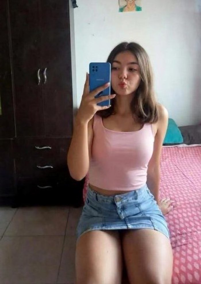 rebecasfdi's tweet photo. Beijaria uma garota da minha idade? seja sincero...☺️ https://t.co/SmjZT0yyNT