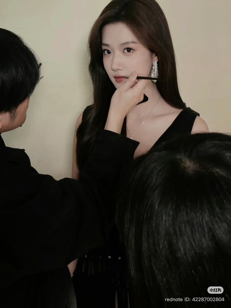 nojnhere's tweet photo. Category: Getting ready 💄✨
#LuYuxiao #หลูอวี้เสี่ยว https://t.co/z6yexA4Nw0