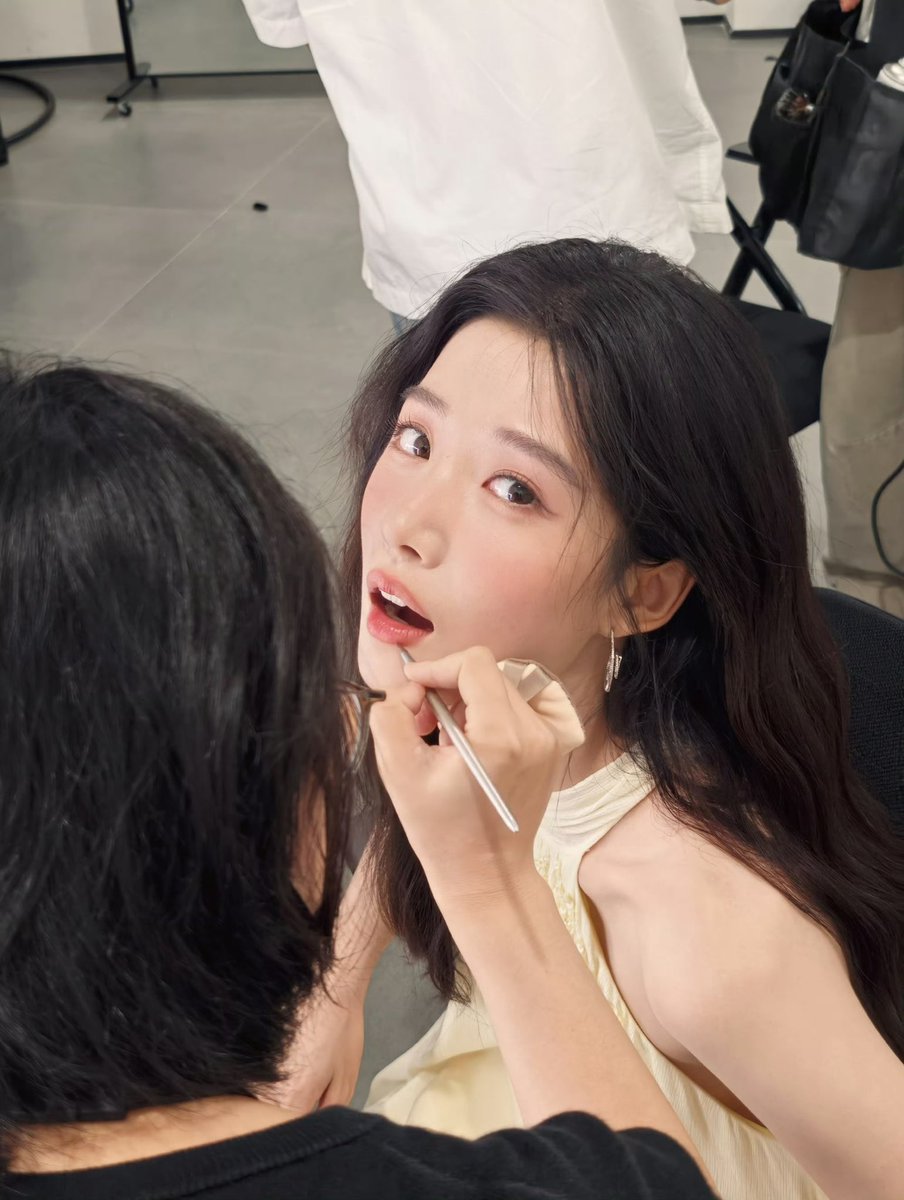 nojnhere's tweet photo. Category: Getting ready 💄✨
#LuYuxiao #หลูอวี้เสี่ยว https://t.co/z6yexA4Nw0