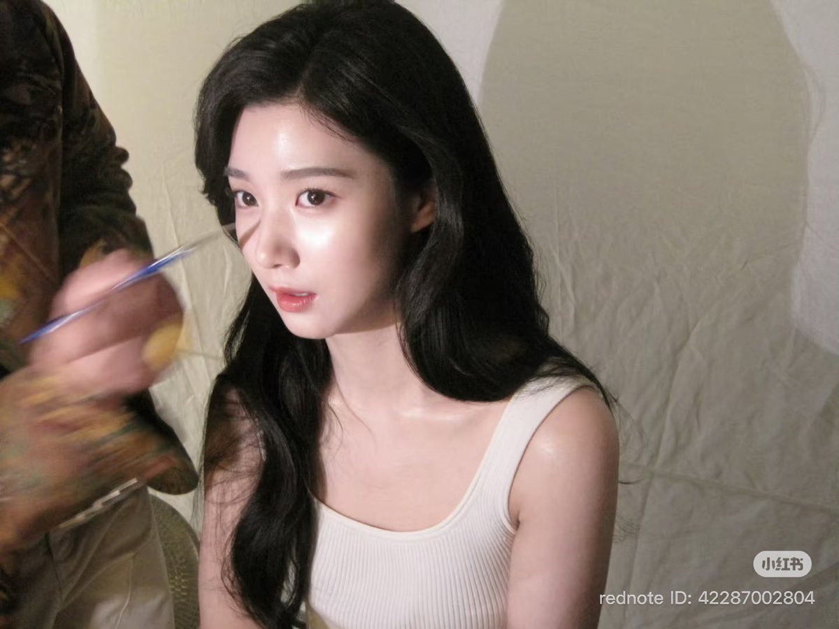 nojnhere's tweet photo. Category: Getting ready 💄✨
#LuYuxiao #หลูอวี้เสี่ยว https://t.co/z6yexA4Nw0