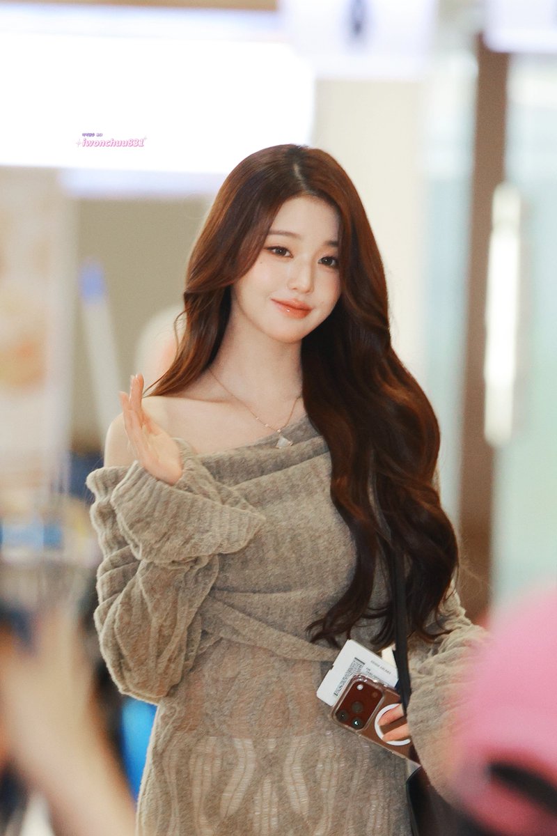 iwonchuu831's tweet photo. 260922 GMP DEPARTURE 

Autumn Girl 😗

#아이브 #IVE #장원영 #JANGWONYOUNG #원영 #WONYOUNG #ウォニョン https://t.co/fh1Hzrik2F