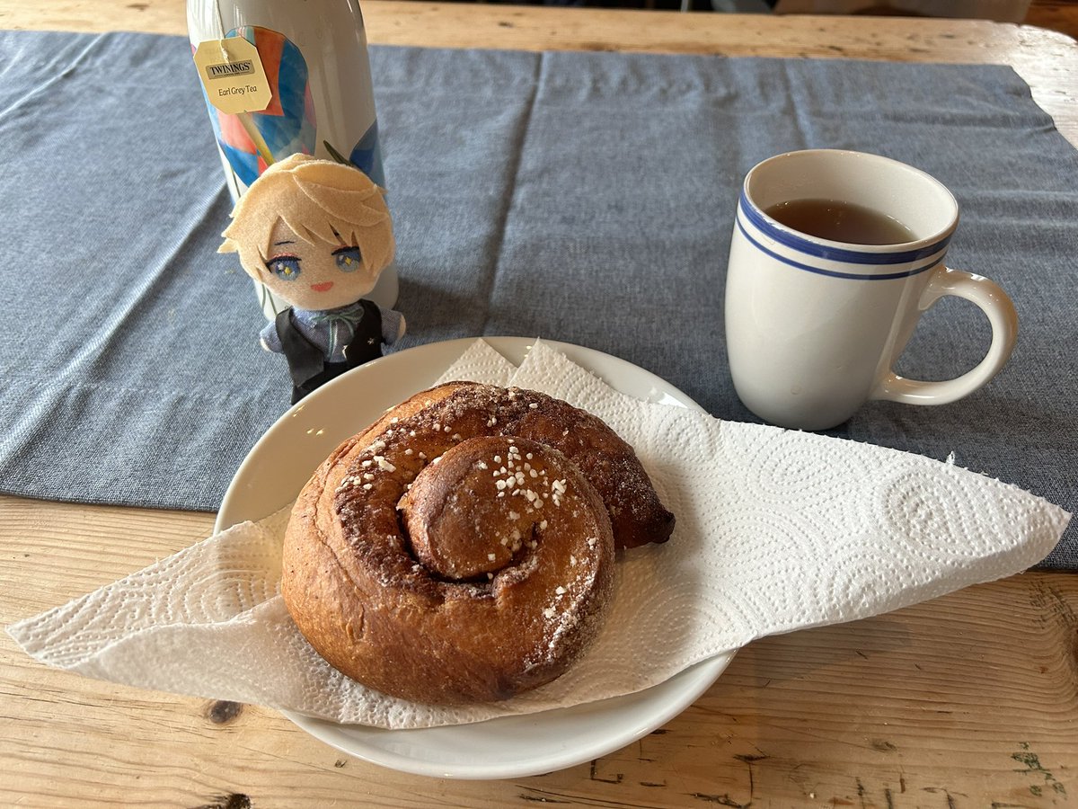 amieyu3's tweet photo. 冬の嵐のため室内でティータイムです。近くにシナモロールが美味しい喫茶店ありラッキー✌️ https://t.co/e9piuPbsvT