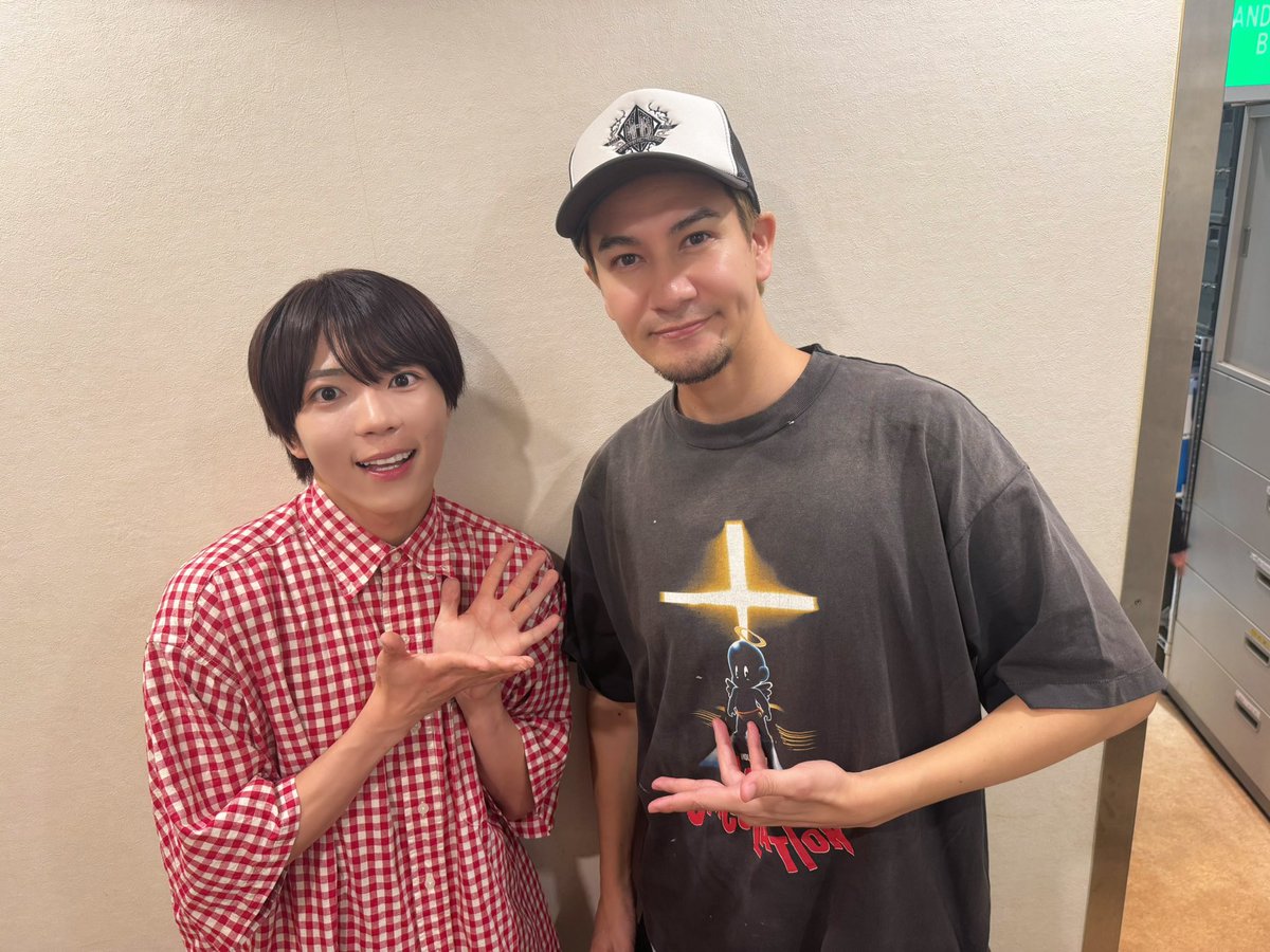 info__paragon's tweet photo. FM #NACK5 「FAV FOUR」
代演パーソナリティーをぱっちが務めさせていただきました❤️👀

初挑戦の3時間の生放送📻 お付き合いいただいた皆様、本当にありがとうございます！
 火曜パーソナリティー、そして190cmのゼウス✨のJOYさんとお写真を撮らせていただきました！  ▼radikoはこちら！ https://t.co/tdwspiIvI4

#fav795 #パンダドラゴン