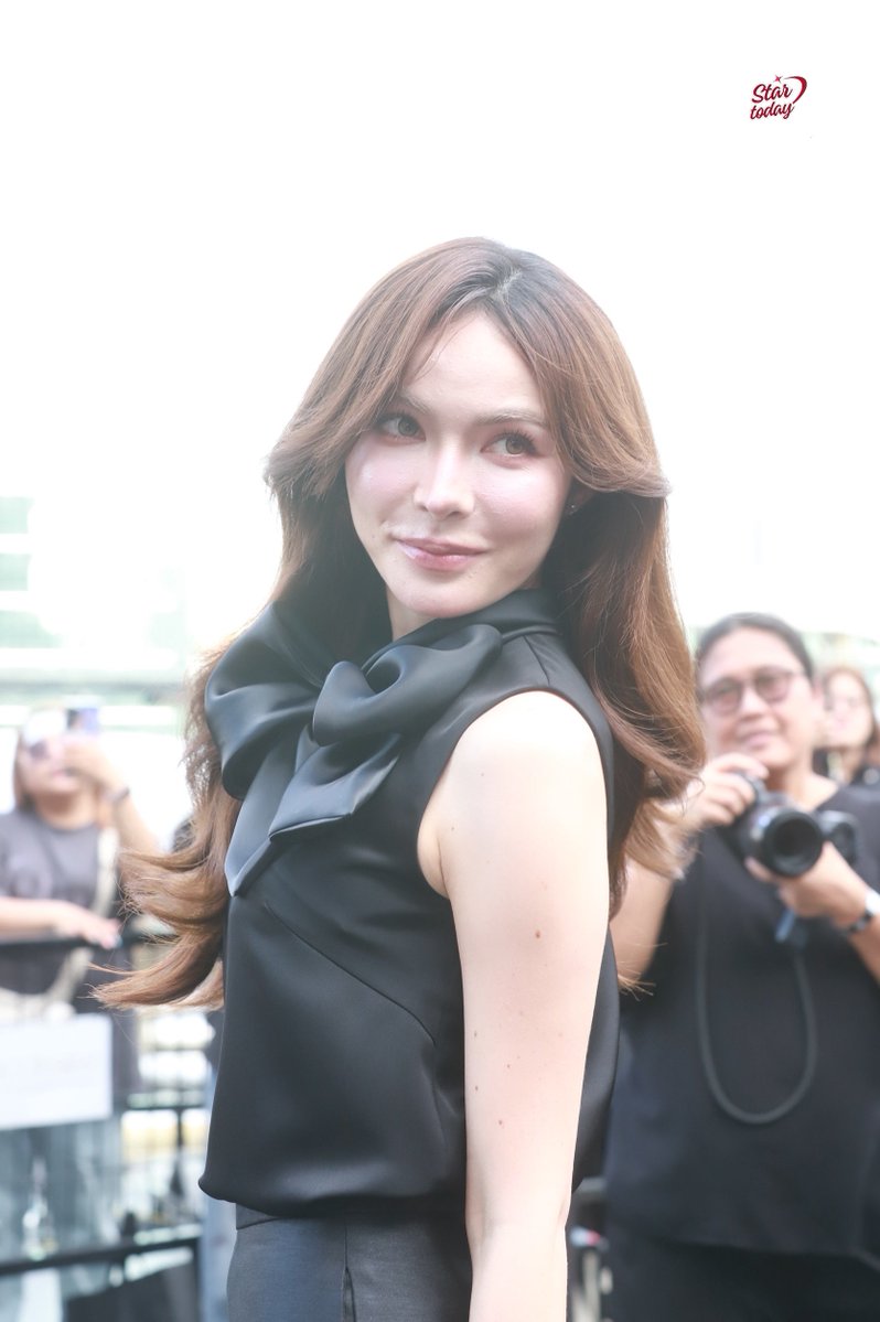 StarTodayEnt's tweet photo. “ชาล็อต ออสติน” ร่วมงานแถลงข่าว “ELLE Fashion Week 2026” 

CHARLOTTE X EFW2026
#EFW26PressConXCharlotte
#CharlotteAustin #ชาล็อตออสติน
#ELLEFashionWeek2026
#EFW26ATICONSIAM 
#SeeYouAtTheTent https://t.co/nRGid0hopP