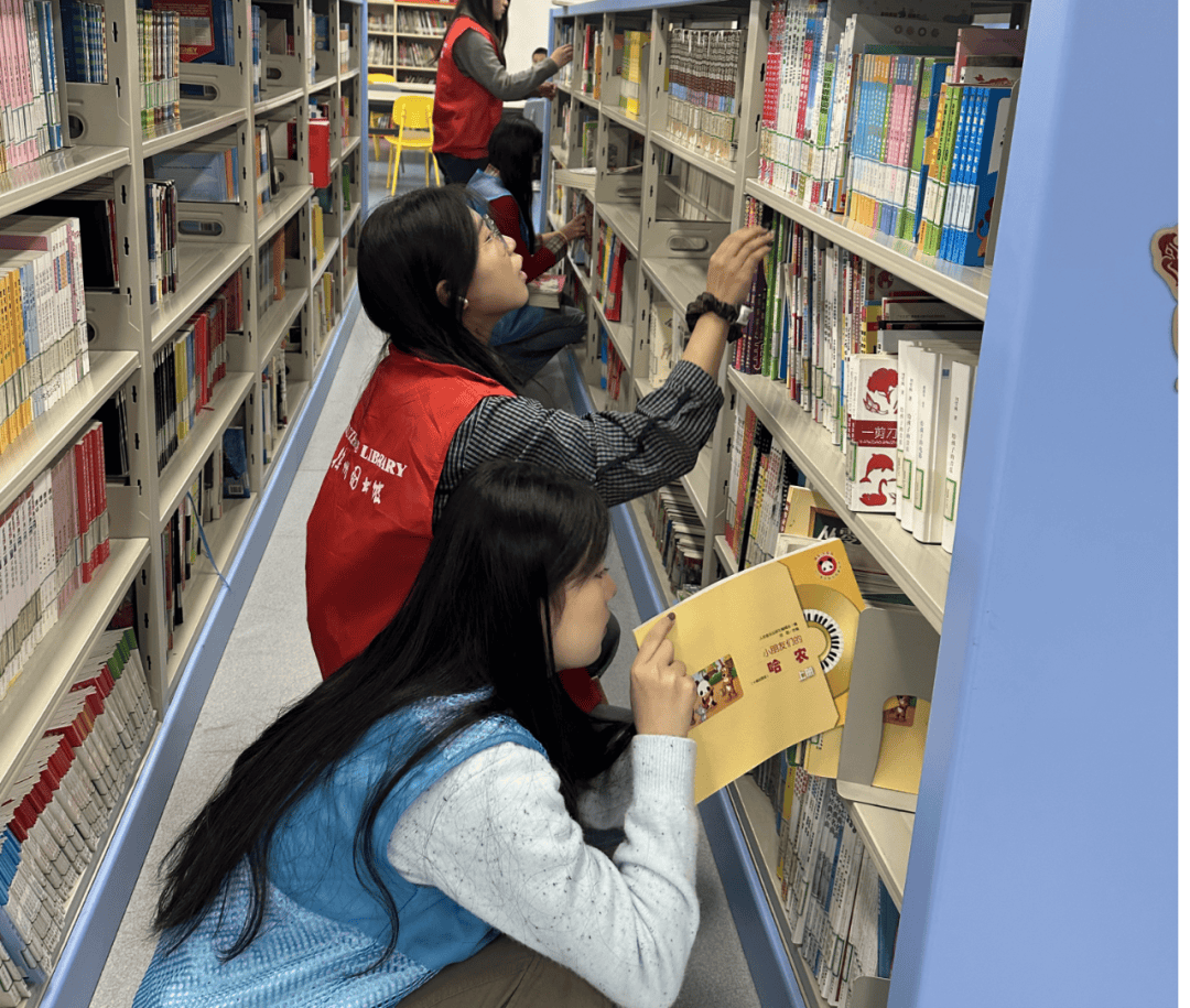 1290Sam's tweet photo. Today I spent 4 hours sorting books for the community library with 3 lovely volunteers. Making reading accessible to everyone feels so rewarding! https://t.co/yJmS16DY6V