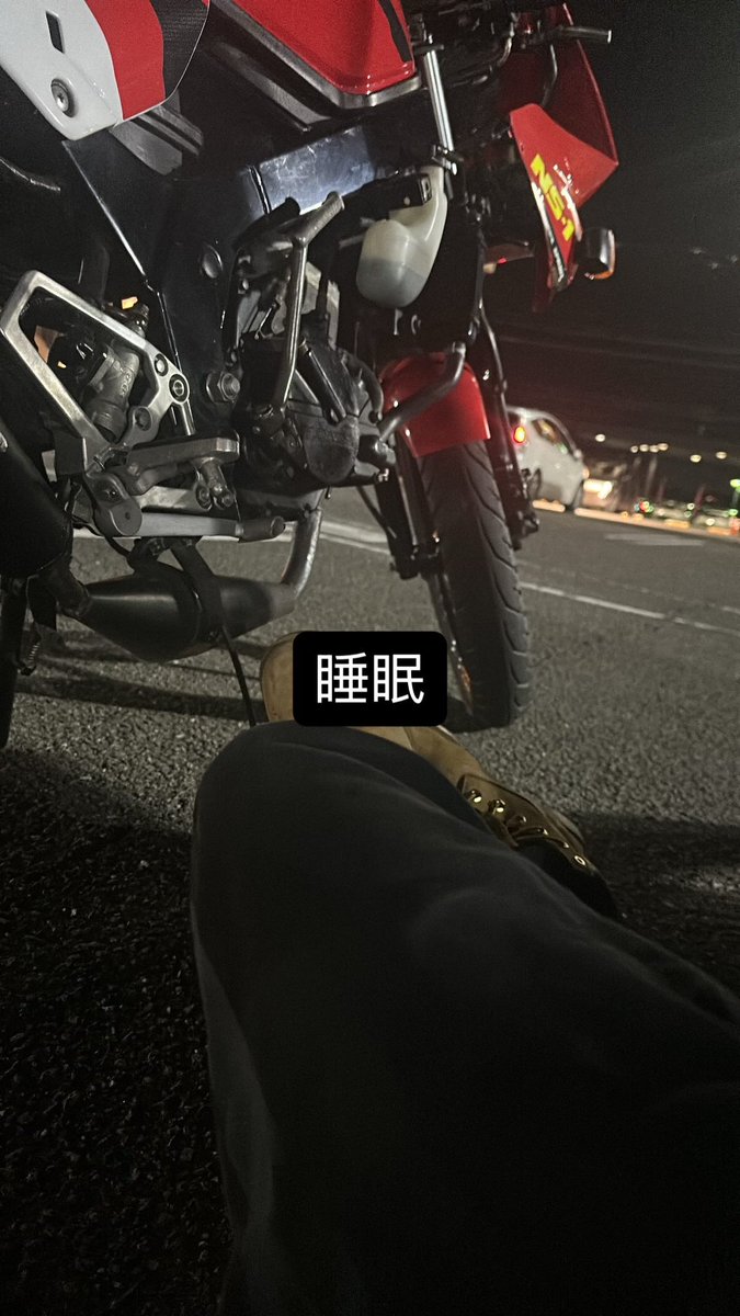 arual15b's tweet photo. 今から寝ますねコンクリで https://t.co/pICIIQRoN2