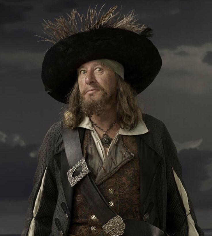kingofbrethren's tweet photo. (flirting) what if we dressed as barbossa and a green apple for halloween together this year https://t.co/DfefXBgyF1