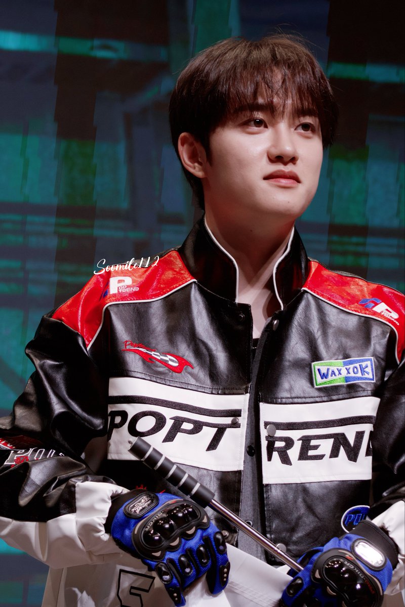 Soomile112's tweet photo. 옷차림은 멋있지만 얼굴은 아주 귀엽습니다💕

#도경수 #DOHKYUNGSOO #디오 #DO (D.O.) https://t.co/nfDO6MKAzw
