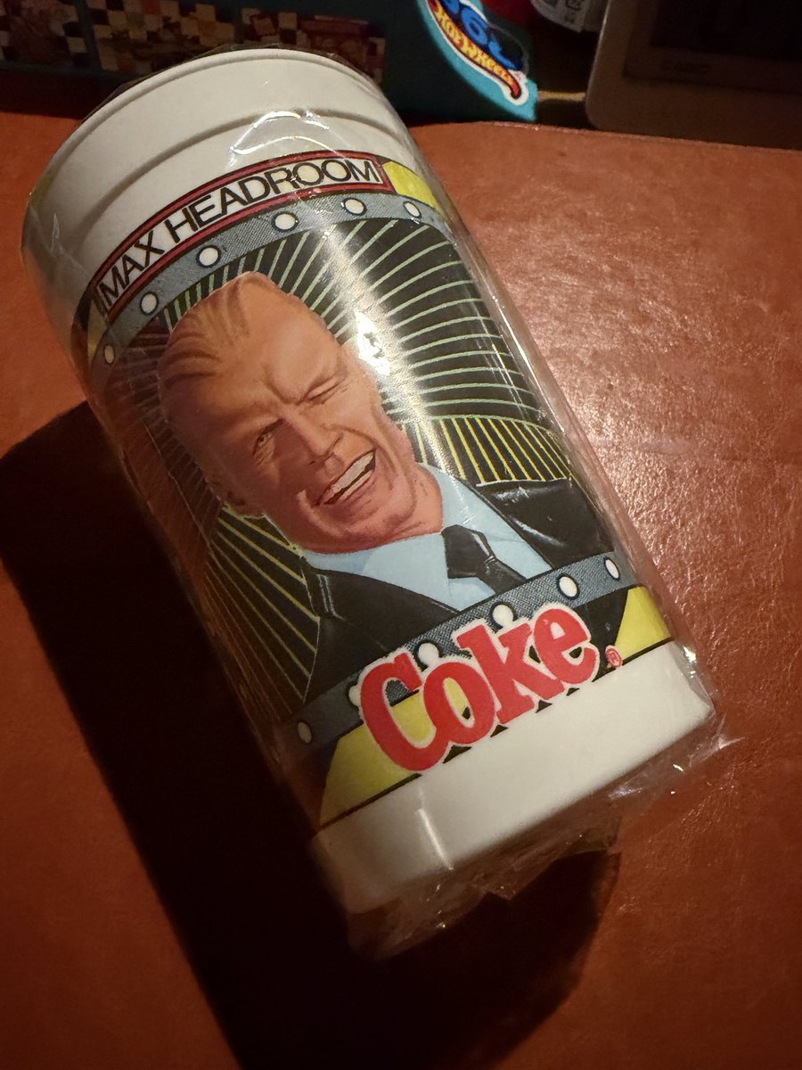 4TH4CE's tweet photo. 戦利品その①
1986〜87年のCoca-Cola × Max Headroomキャンペーン期に作られた販促グッズ
マ…マ…マ…マックス…ヘッ…ヘッドルーム…ルーム…
時代が追い付いてきた感があるような、ないような、もう一度掘り返してほしいコンテンツのひとつです。
ビデオ欲しいな…🥷
#MaxHeadRoom https://t.co/uqvJPFfOmT