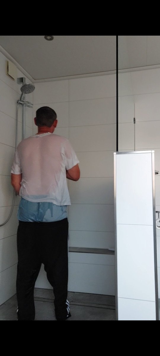 wambasti's tweet photo. Shower in white tshirt #sagging #wetclothes #boxers https://t.co/iKofDEdZ6M
