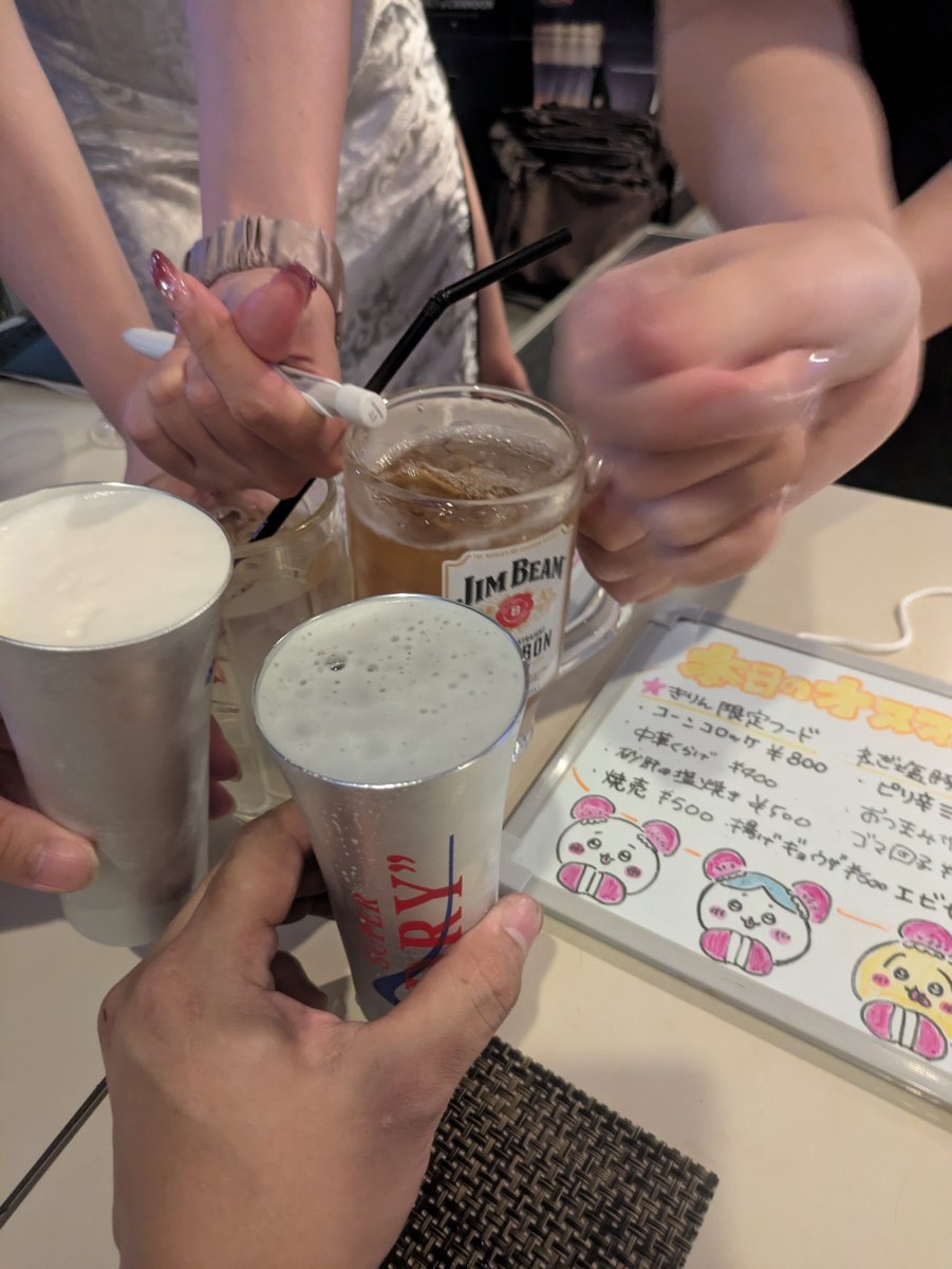 piapapiapi's tweet photo. 仕事終わりに某アペルにて🍻 https://t.co/oW5TbpG0UF