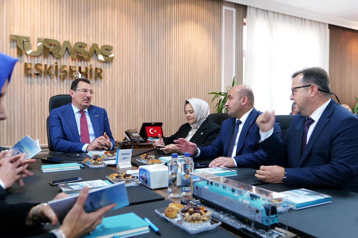 GurhanAlbayrak's tweet photo. ❝Devrim'in❞ hikâyesinin başladığı TÜRASAŞ Eskişehir Bölge Müdürlüğümüzdeyiz...  
 
Türkiye Yüzyılı Buluşmaları programımız kapsamında Genel Başkan Yardımcımız Ali İhsan Yavuz, Milletvekillerimiz Fatih Dönmez, Prof. Dr. Ayşen Gürcan ve kıymetli hazirûnla birlikte ziyaretlerimizi sürdürüyoruz.
 
Yerli ve millî üretim vizyonumuzla, Sayın Cumhurbaşkanımızın liderliğinde Türkiye Yüzyılı'nı inşa etmeye devam edeceğiz. 🇹🇷
 
#TürkiyeYüzyılıBuluşmaları