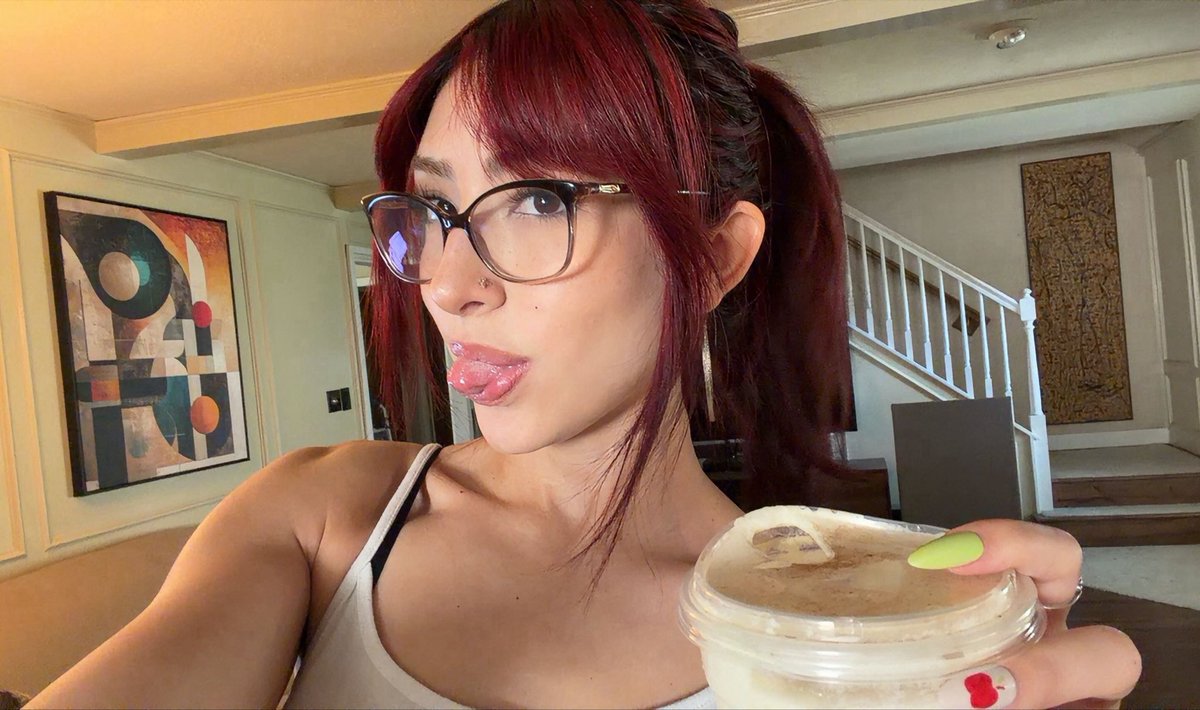 cherry_noirr's tweet photo. New to X and looking for friends/moots :P 

🖤 26 years old 
✨ Nail tech 
🖤 into art, gaming, and kickboxing
✨ love all things paranormal and spooky 👻 https://t.co/ySNdDXgNOl