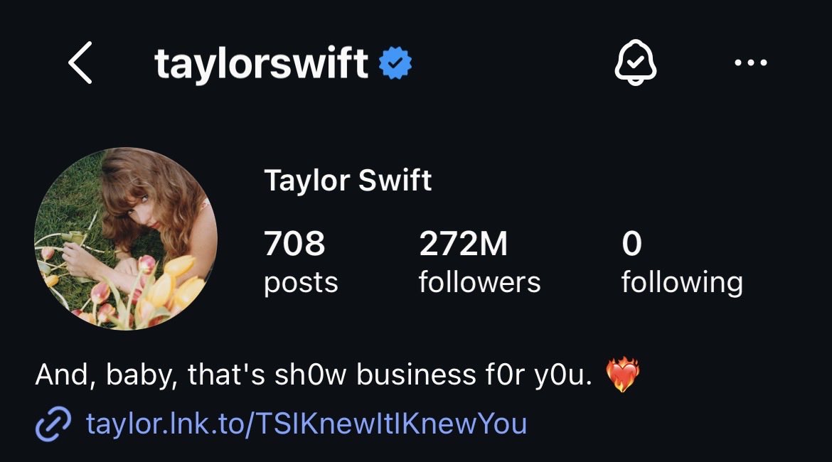 vic40049273's tweet photo. my swiftie bones are twinkling AHHHH🥳🥳 #TaylorSwift https://t.co/drCOXdOgMe
