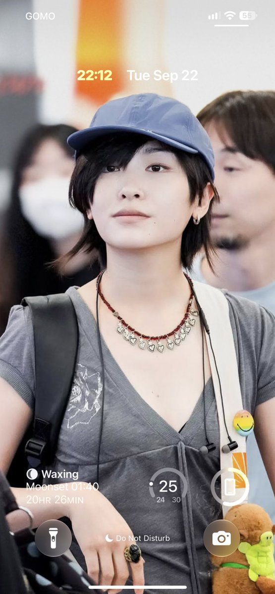 suzukitten's tweet photo. obsessed w ios 27’s lockscreen update i’ve never loved getting notifs more i can’t stop swiping down jus to look at her pretty face >.< https://t.co/Lb4Tviu2zQ