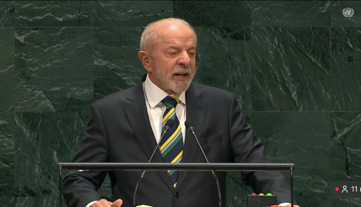 tiagobarbosa_'s tweet photo. “ O Brasil não cabe no quintal de ninguém”.

Lula, na ONU. Definitivo. https://t.co/IBL4L91pKO