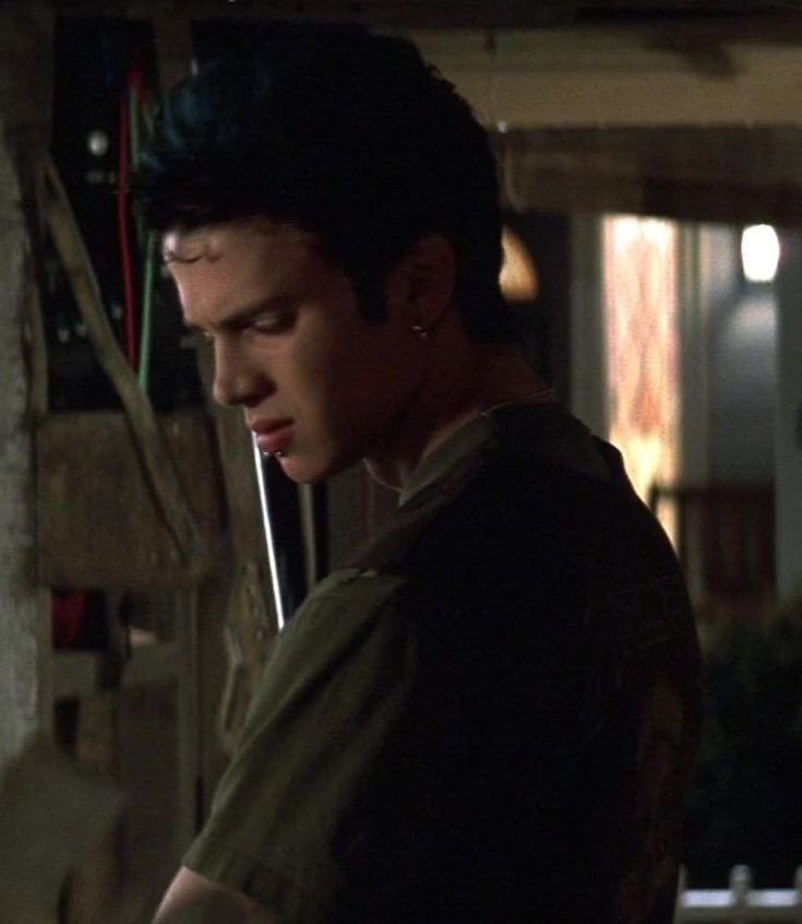somewhereonaboo's tweet photo. omfg i miss sam monroe so much https://t.co/WAr5AWKTaL