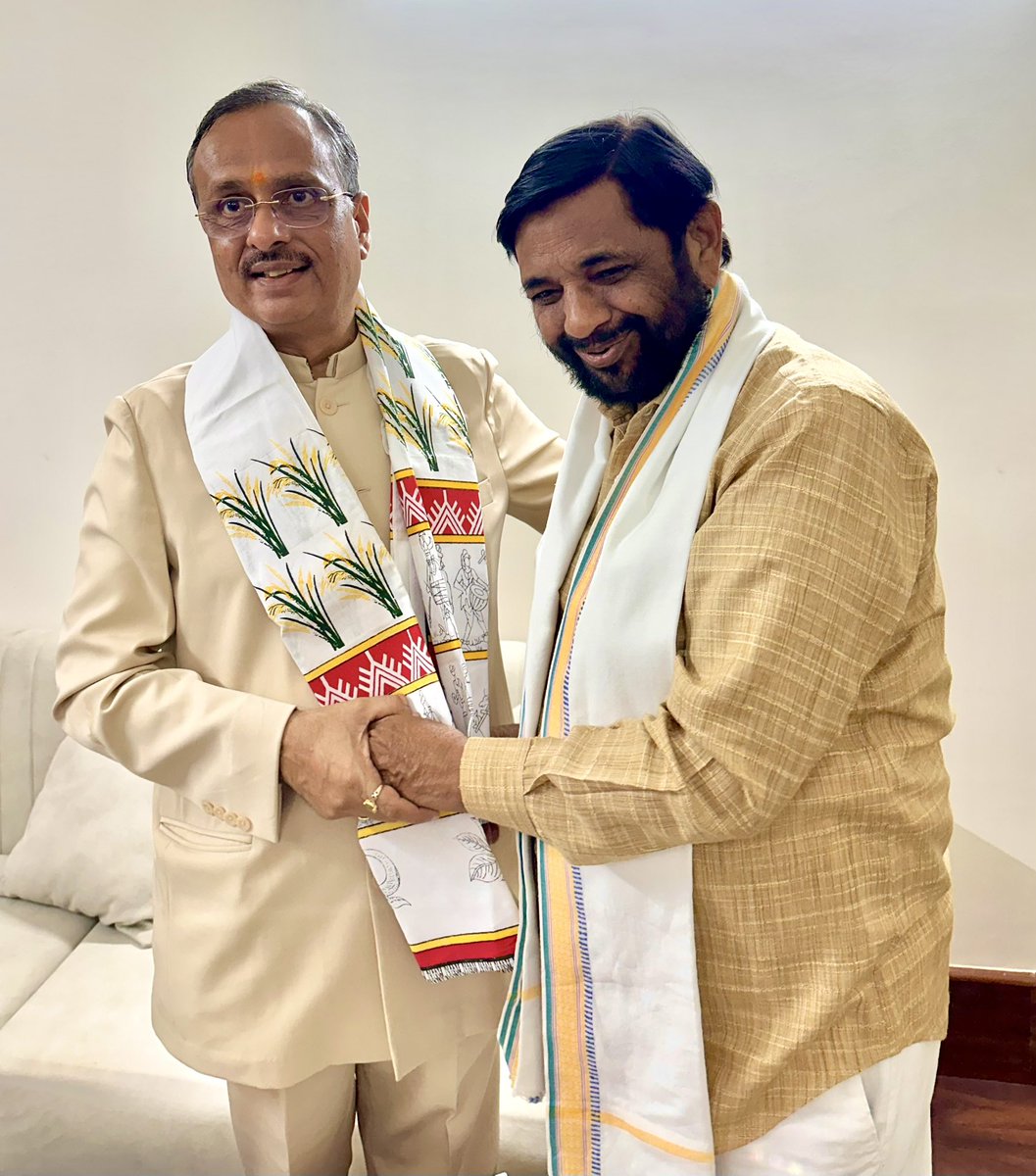 mp_kaushal's tweet photo. आज अंडमान एवं निकोबार द्वीपसमूह के नवनियुक्त महामहिम उपराज्यपाल आदरणीय डॉ. @LG_ANI_DrDinesh जी से शिष्टाचार भेंट कर उन्हें नवीन दायित्व के लिए हार्दिक बधाई एवं शुभकामनाएं प्रेषित कीं। https://t.co/r6QVGoLk8q