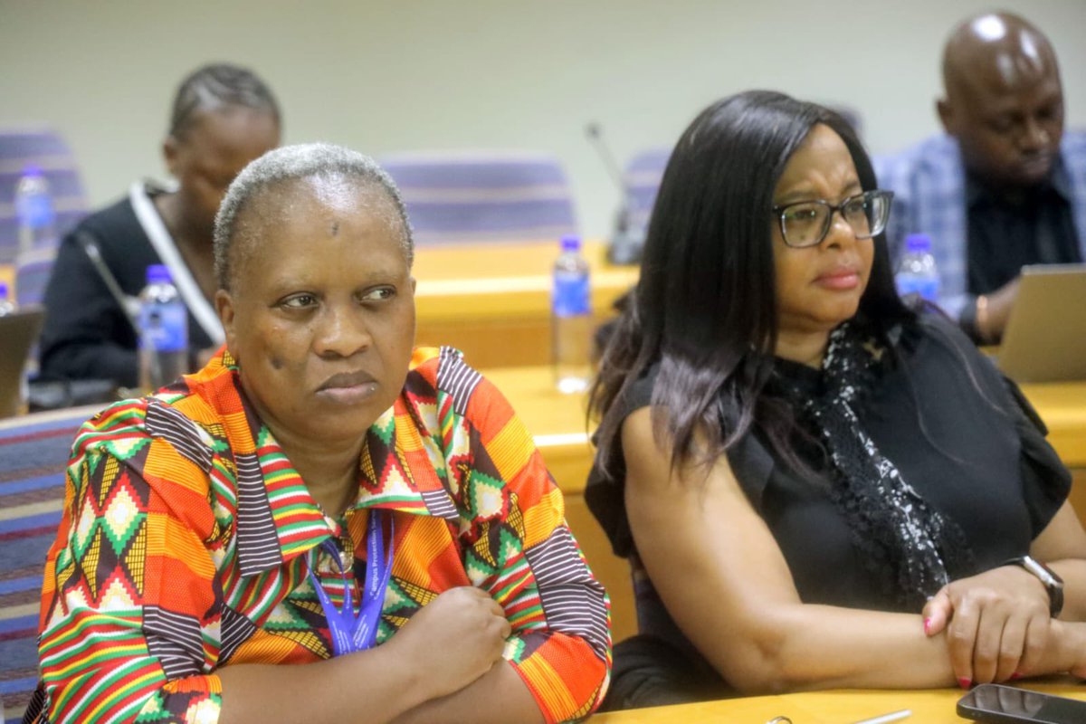 GP_CommSafety's tweet photo. VARSITY SAFETY ROUND TABLE DISCUSSION

The discussions provided a platform for institutions to share feedback on safety initiatives already undertaken, highlight existing challenges and exchange ideas on practical interventions to enhance campus safety. 

It also explored opportunities to improve coordination and advance collaborative approaches to crime prevention and safety promotion within institutions of higher learning.

#GrowingASaferGauteng
