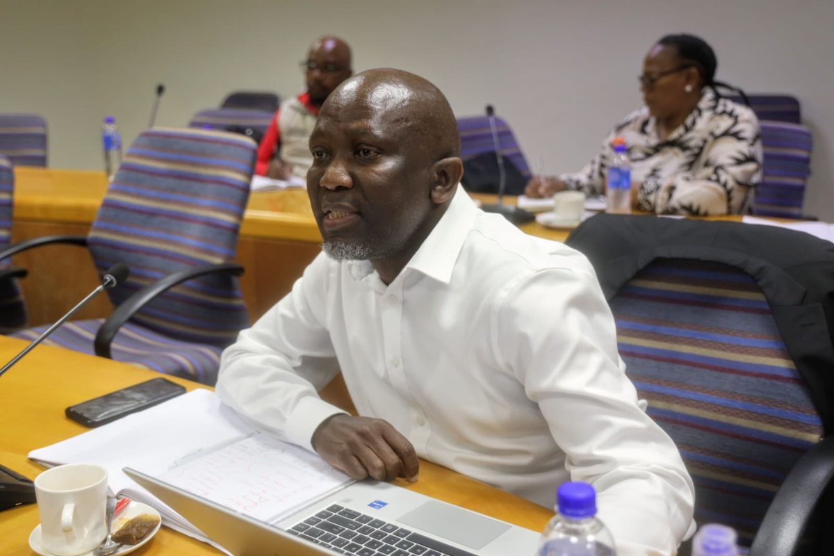 GP_CommSafety's tweet photo. VARSITY SAFETY ROUND TABLE DISCUSSION

The discussions provided a platform for institutions to share feedback on safety initiatives already undertaken, highlight existing challenges and exchange ideas on practical interventions to enhance campus safety. 

It also explored opportunities to improve coordination and advance collaborative approaches to crime prevention and safety promotion within institutions of higher learning.

#GrowingASaferGauteng