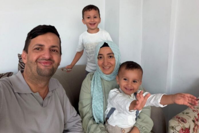 tr724com's tweet photo. Bebeğiyle tutuklanan ev hanımı Merve Saydan tahliye edildi: 

“Çok zor bir süreçti”

@sevincozarslan'ın haberi

https://t.co/J00hsWatnm https://t.co/7UZvkt8rEU
