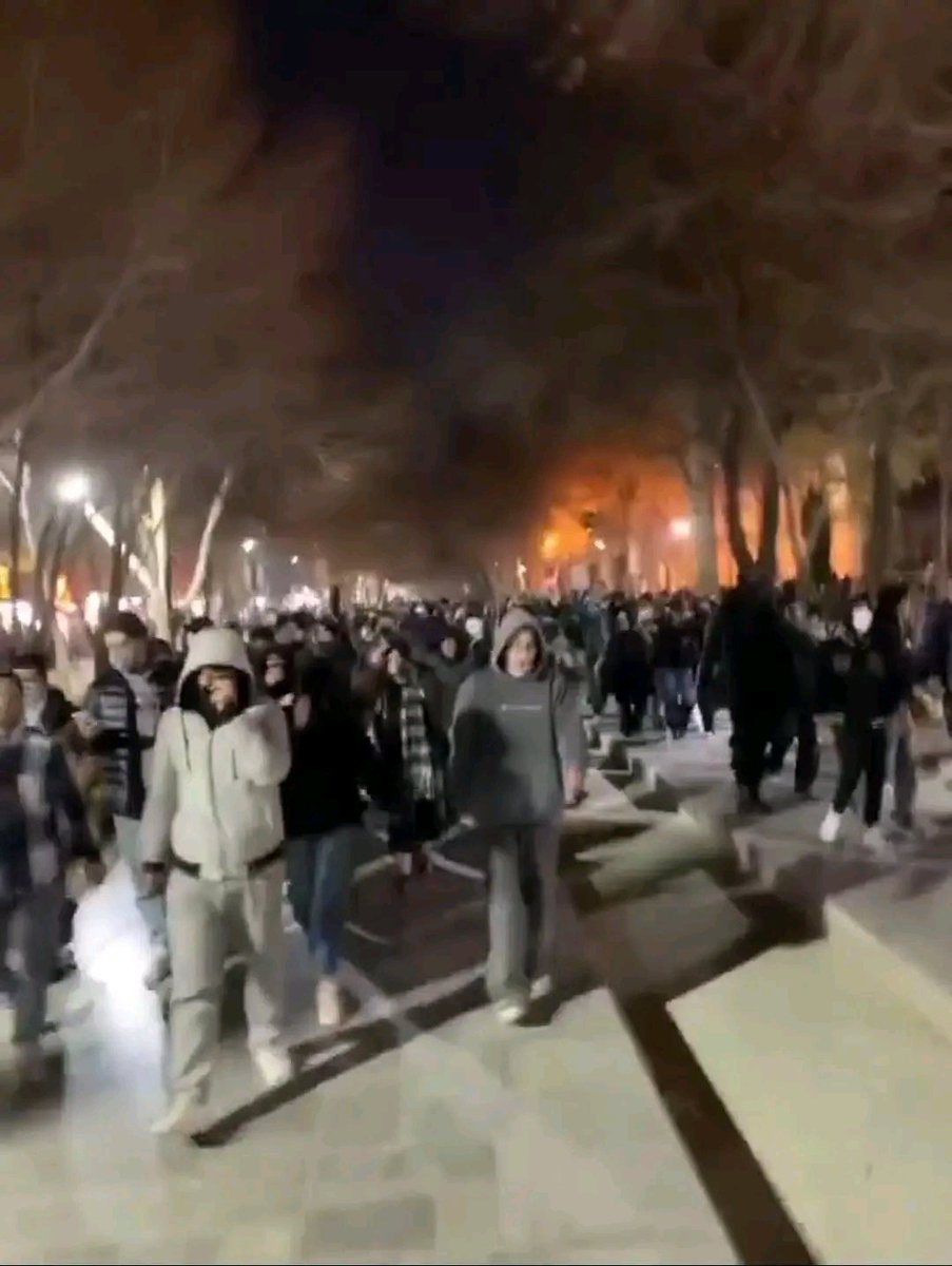 JakeClavermbnv's tweet photo. 🚨JUST IN: Thousands of Iranians are on the streets preparing to take back their country from the radical Islamists.

Why is the Legacy Media not reporting this? https://t.co/reYbKwWg13
