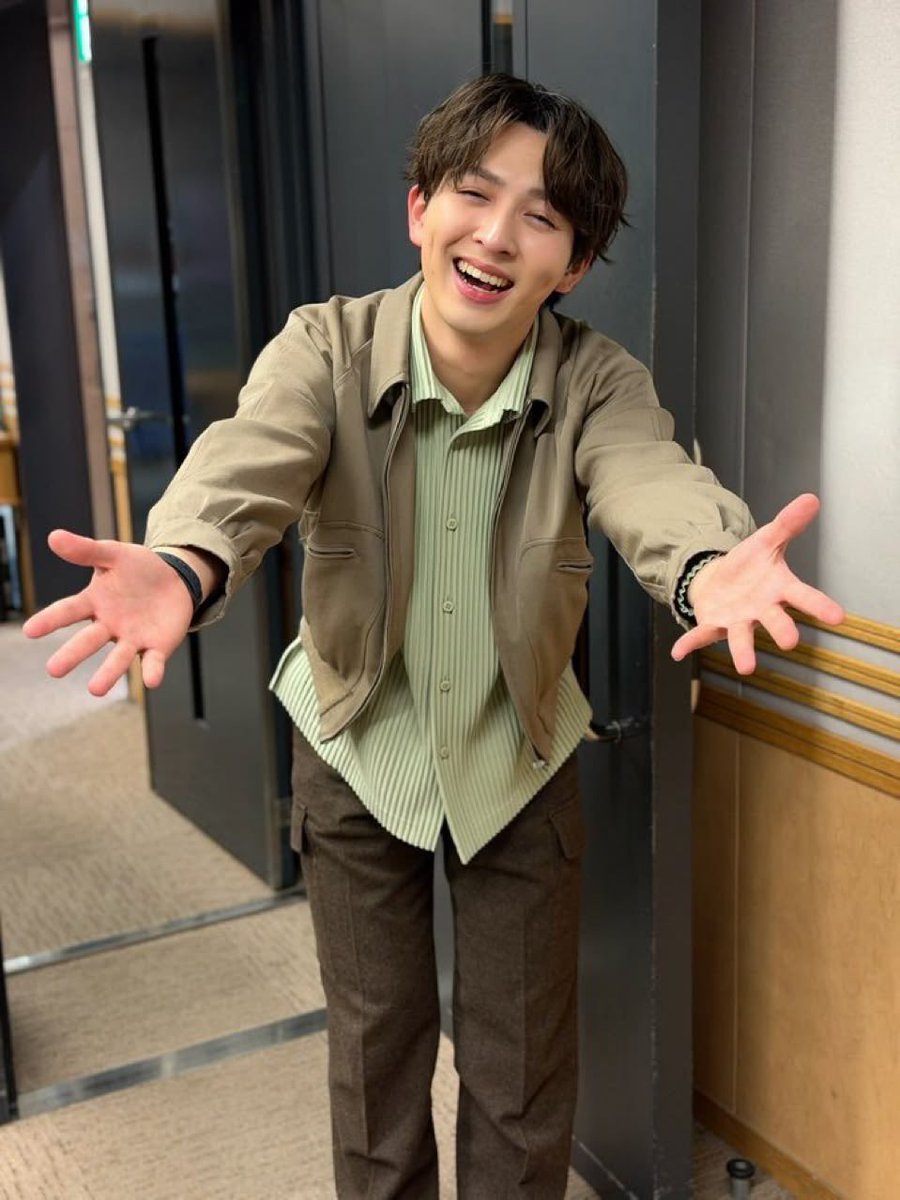 _38CEO's tweet photo. 保育園のおむかえがパパだったときの幼稚園児 https://t.co/yx0swGPEoE