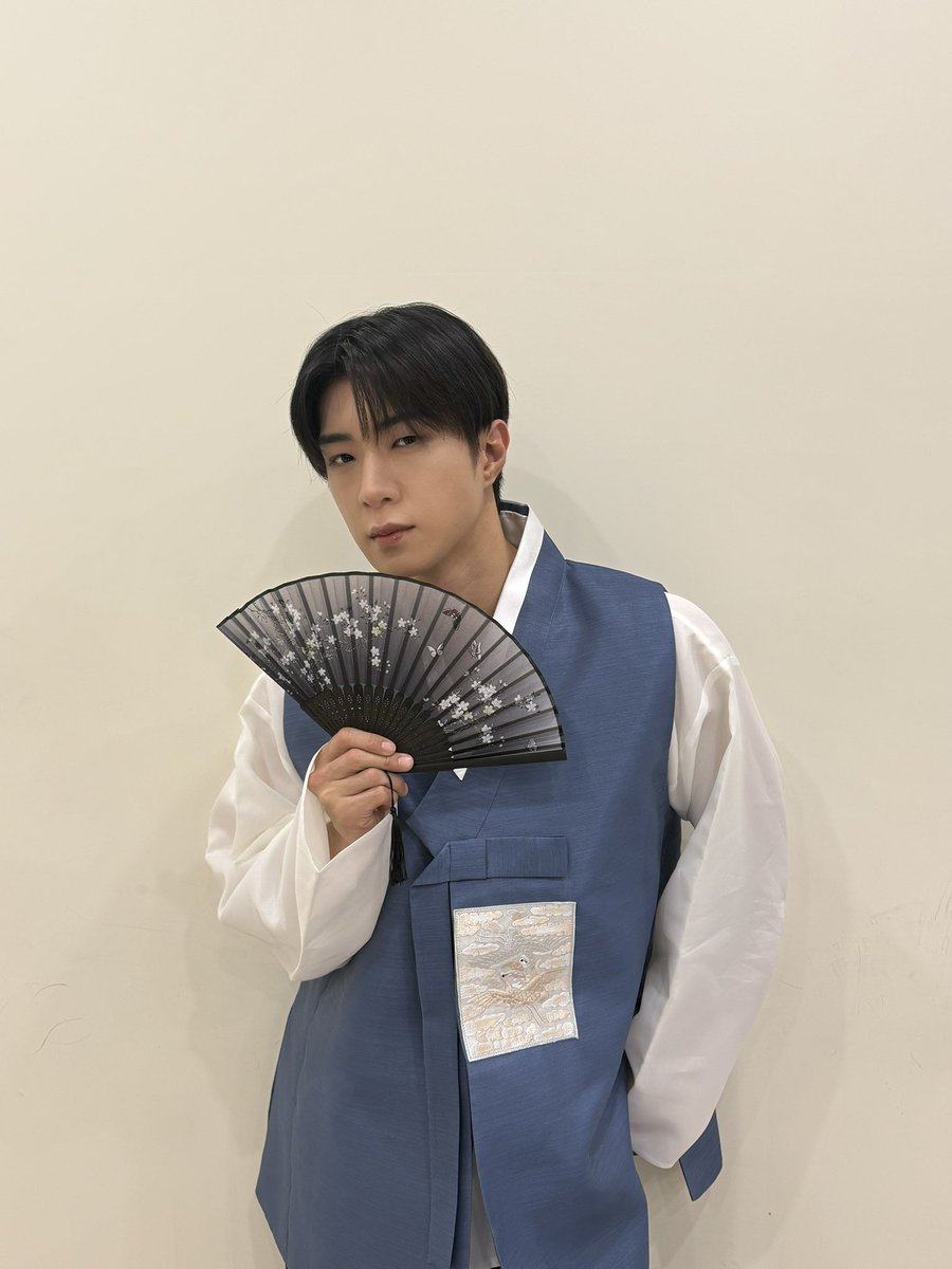 ONF_members's tweet photo. #와이엇 #WYATT

😘😘😘😘 https://t.co/cumuoYKthh