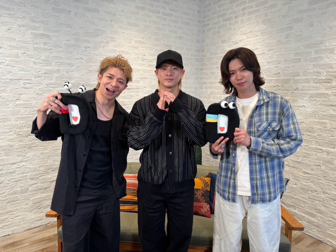 ntv_DayDay's tweet photo. 明日10時25分〜 DottiDotti 👀

#渡辺翔太 生出演☃️✨

#松村北斗 #今田美桜
最近大ヒットしたこと💘

#Number_i
理想の休日💫
#Ni_REBON_BUGSLIFE_DIGITALGIRL

#HiGH_LOW
HiGH&LOW 10th ANNIVERSARY 
FEVER🔥

「 #ジョイマン百人一首クイズ」👘🎶
上の句を聞いて下の句を当てられるかにスタジオメンバーが挑戦🤔

#鈴木雅之

※一部地域を除く
