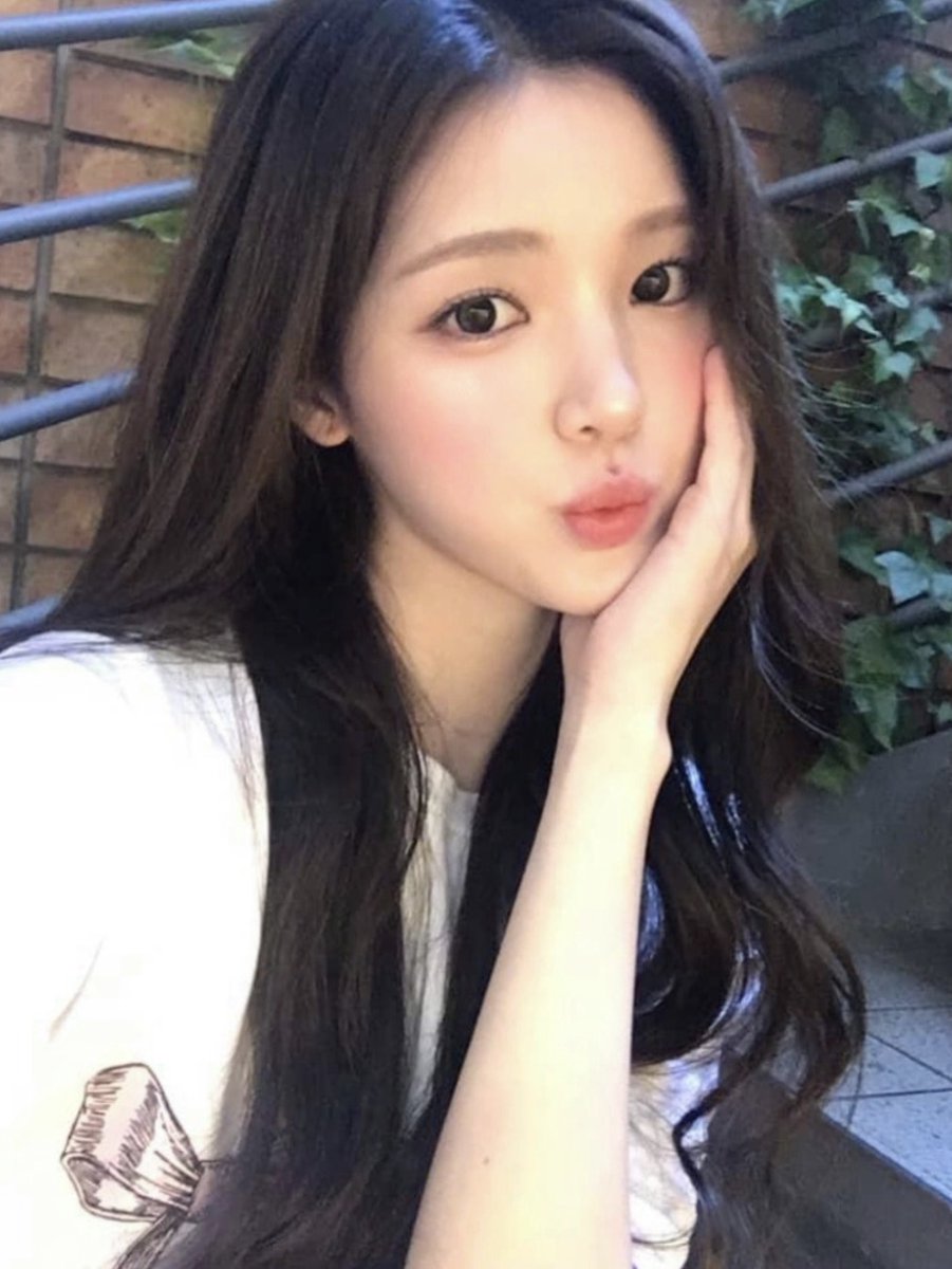0i96y's tweet photo. 꽃받침만 하면 첫사랑녀 https://t.co/5kv9NadnXt