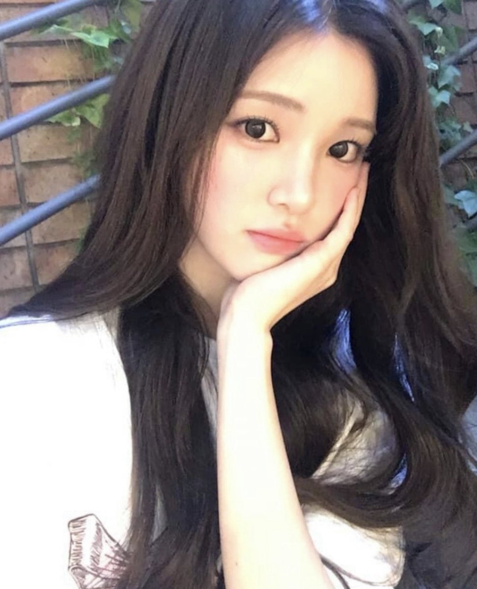 0i96y's tweet photo. 꽃받침만 하면 첫사랑녀 https://t.co/5kv9NadnXt