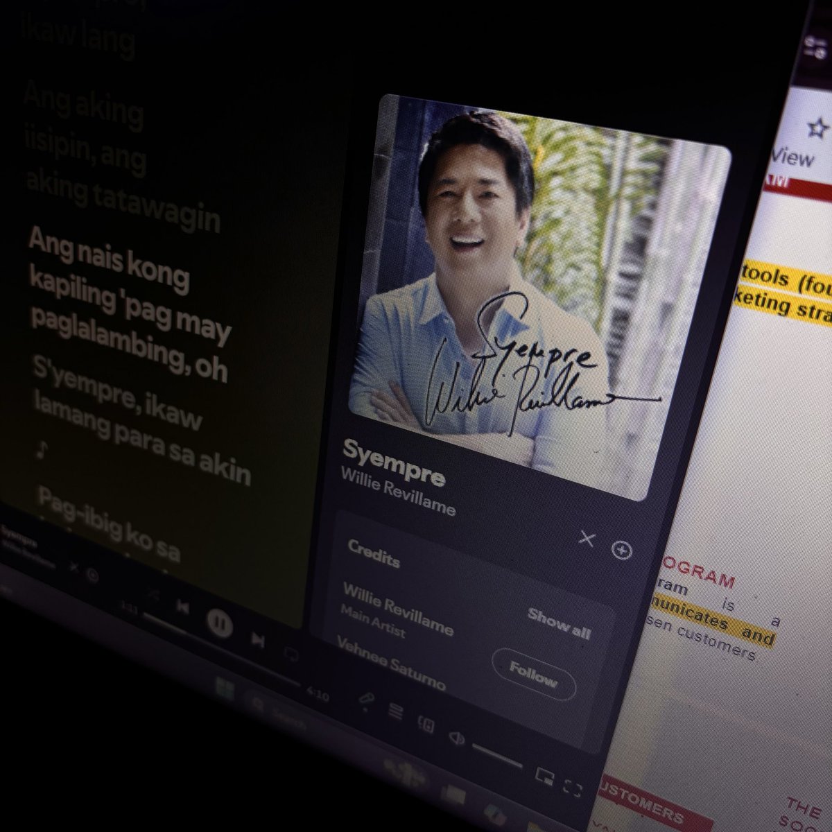 ailvcnt's tweet photo. BWAHAHAHAHAHA this song randomly playing https://t.co/Kc3EIHYQqW