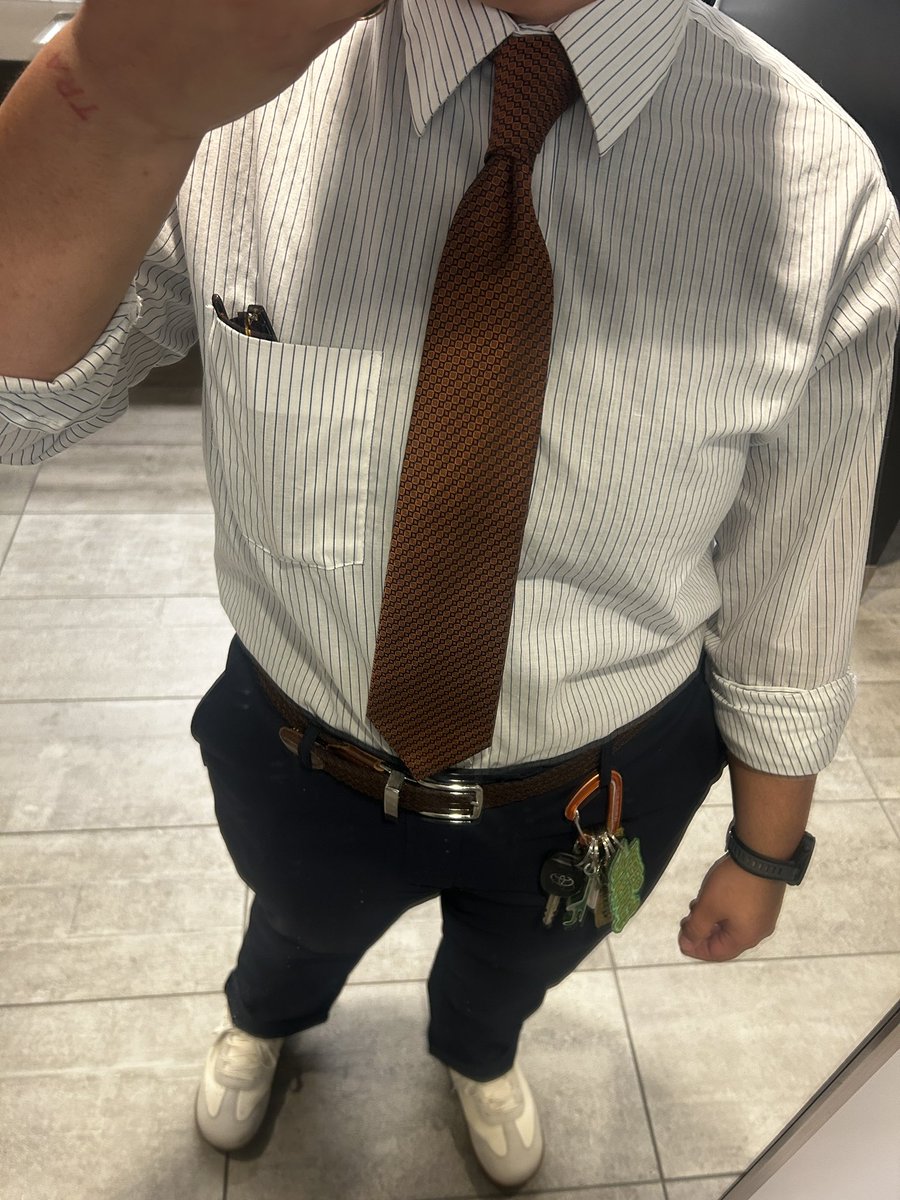 _rngry's tweet photo. Got a new tie - love masc maxing at my corporate job https://t.co/vcBdP6mexc