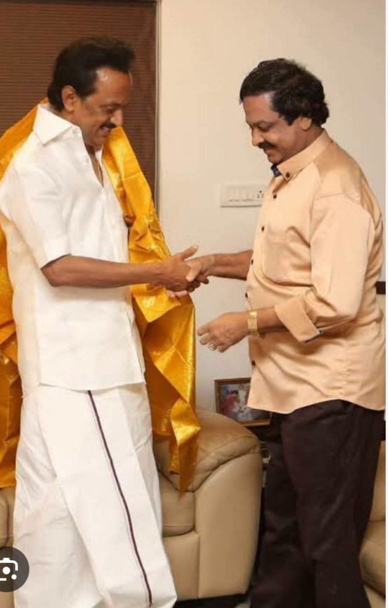 BS_Prasad's tweet photo. சதர்ன் ரயில்வே மஸ்தூர் யூனியன்( #SRMU ) என அழைக்கப்படும் அமைப்பின் தலைவராக பல வருடங்களாக இருந்து வரும்  சென்னை வியாசர்பாடியை சேர்ந்த கண்ணையா என்பவரின் மகன் பிரகாஷுக்கு  #Pocso வீரமணி வழக்கில் சம்மன் அனுப்பப்பட்டுள்ளது.. 

இந்த கண்ணையா போட்டோ இல்லாத ரயில்வே ஸ்டேஷனே சென்னையில் பார்க்கமுடியாது..