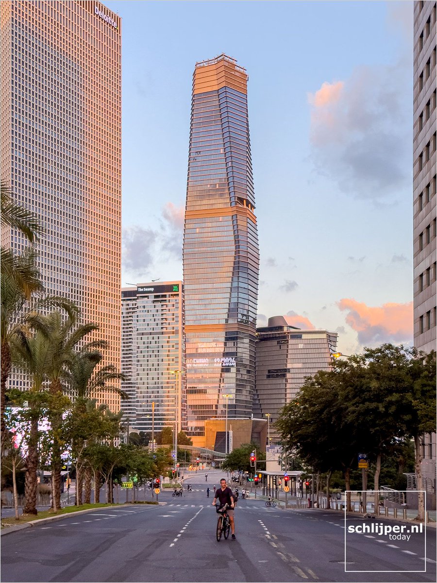 schlijperisrael's tweet photo. Tel Aviv, Kaplan
21/09/2026, 18:26 #YomKippur #TOHAtower #highriseTLV https://t.co/VtGTBgr946