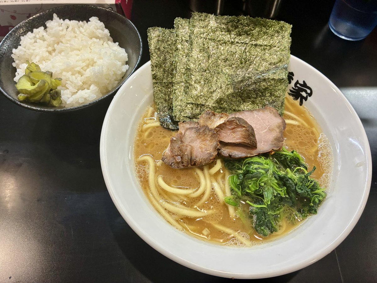 uehiroander's tweet photo. #板橋家

#武蔵家 出身の #家系ラーメン ですね
やっぱこのスープにライスにカッパよ、沁みますね
惜しむらくは、繁華街から少しだけ歩くわりには駐車場がないことですね https://t.co/Kr5GWdSz9p