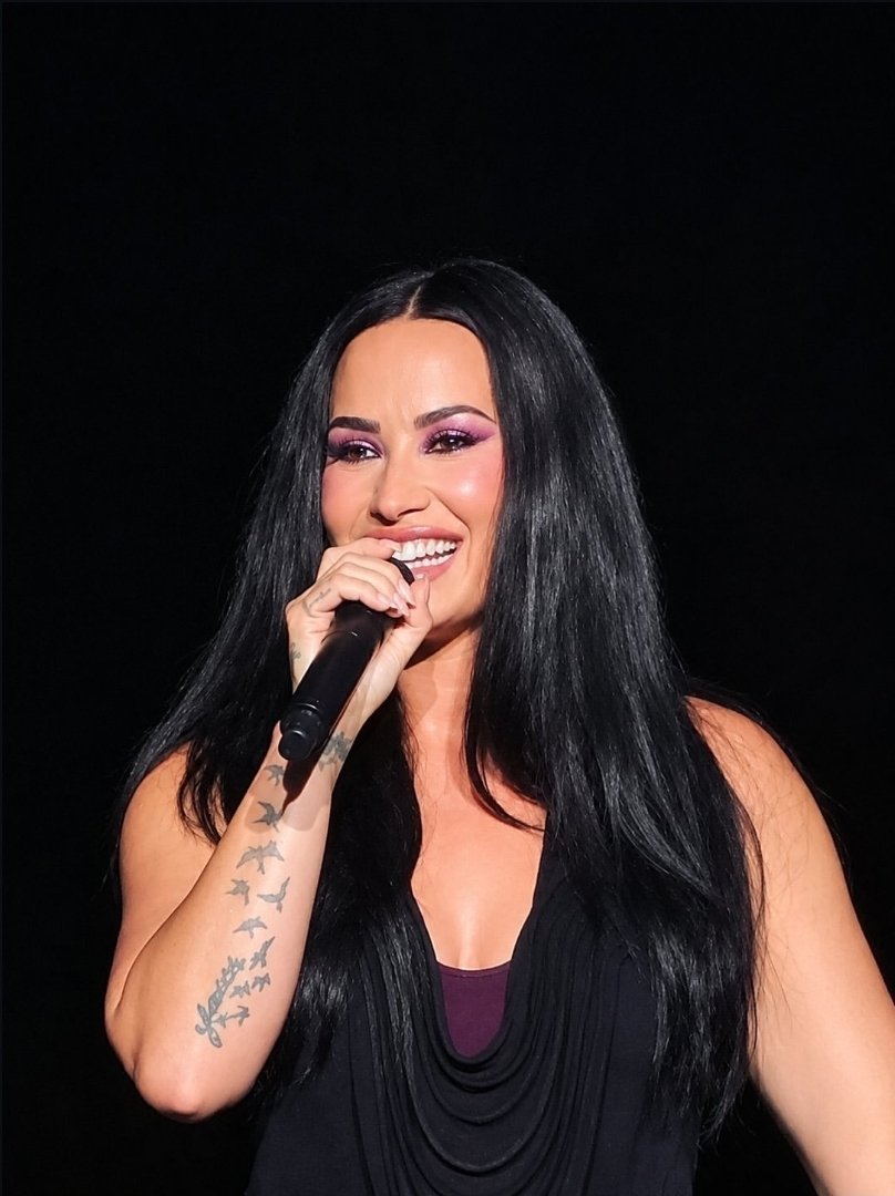 suckerfordemi's tweet photo. terça feira, mas não ESSA terça feira https://t.co/LD49JdPY5m