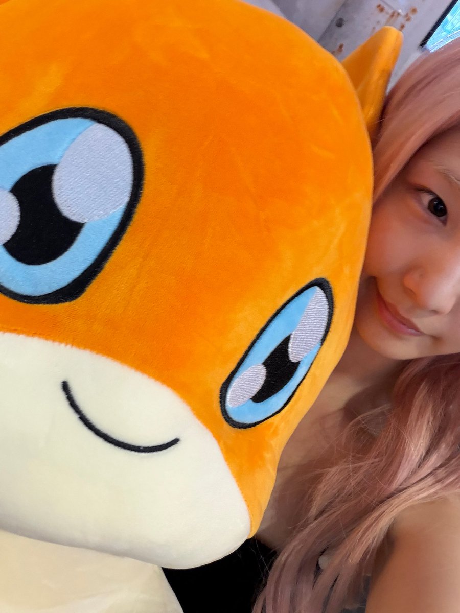 imyeojinmedia's tweet photo. yeojin fromm update 

a fan asks yeojin to do a chat gpt trend, and yeojin clarifies she does not use chat gpt https://t.co/2gl389XDqt