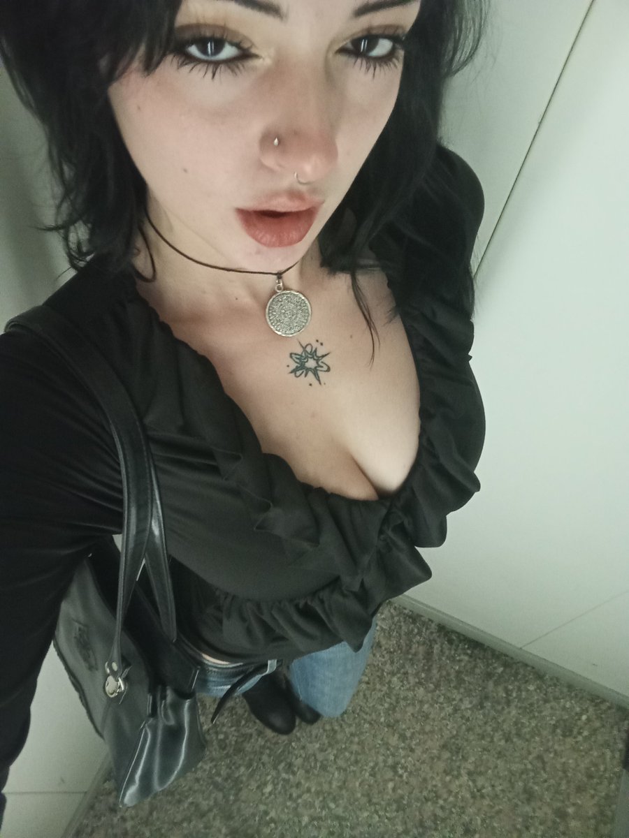 axaposnose's tweet photo. https://t.co/LsXtEwuEt5

#paypig #sumisofinanciero   #submissive #financialsubmissive #pay https://t.co/fZigAJpRrb