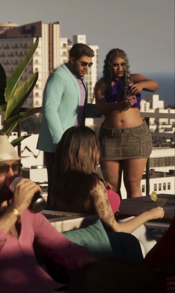 M4STERxOGU's tweet photo. @GTA_Unlimited Not sure if anyone else noticed but that’s Jason and Lucia. And you can see the difference when they put on weight/muscle. https://t.co/1bJHMdGkyn