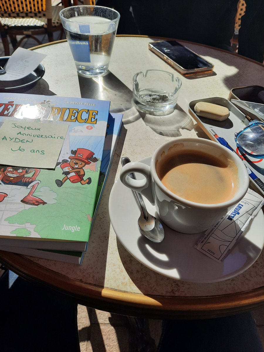 LaPetitePelle's tweet photo. Dédicaces improvisées. #zeropiece #zeropiece2 https://t.co/4T3jtuFLYT