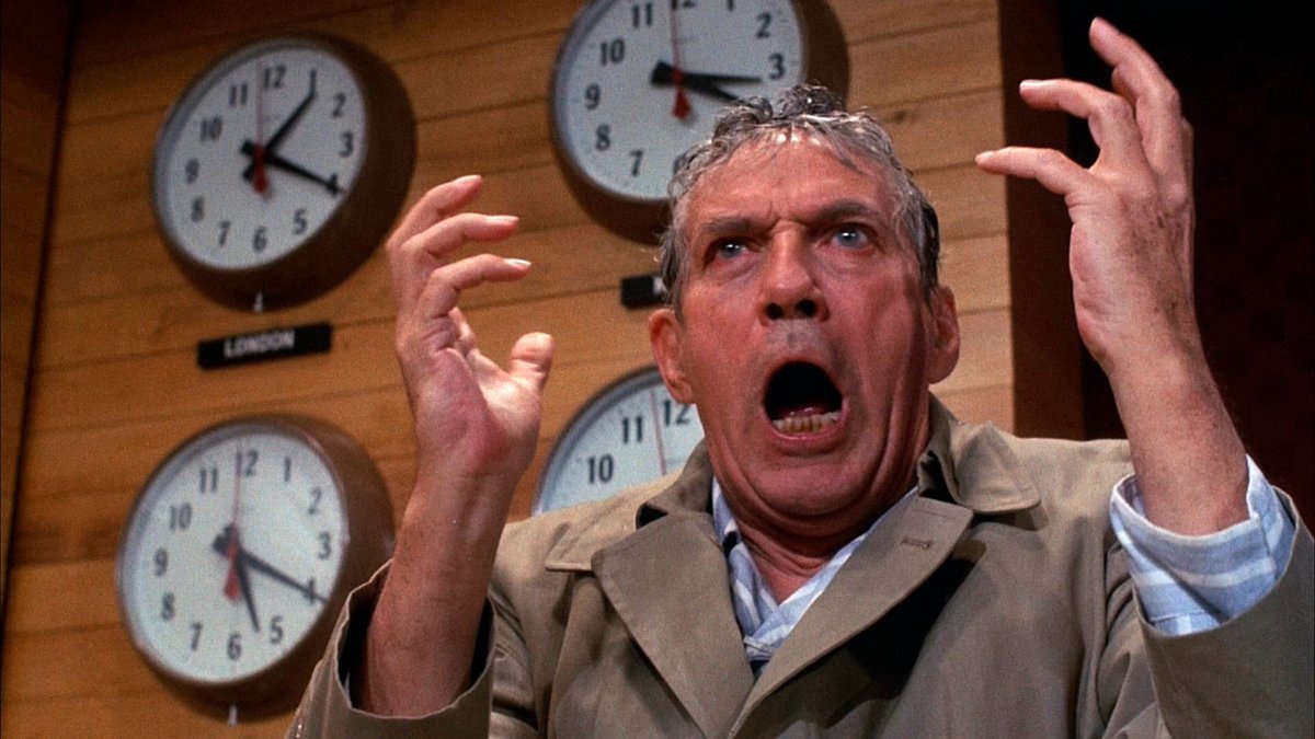 oxentepipoca's tweet photo. Fica a dica: o fantástico 'Rede de Intrigas (Network)' será removido em breve do catálogo do Prime Video. Não deixem de conferir!

No filme, quando um âncora veterano é afastado do cargo, ele anuncia aos telespectadores que cometerá suicídio durante seu programa de despedida. https://t.co/ajYgtWxXfa